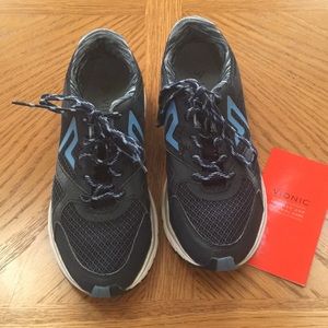 Men’s Vionic blue sneakers - size 10